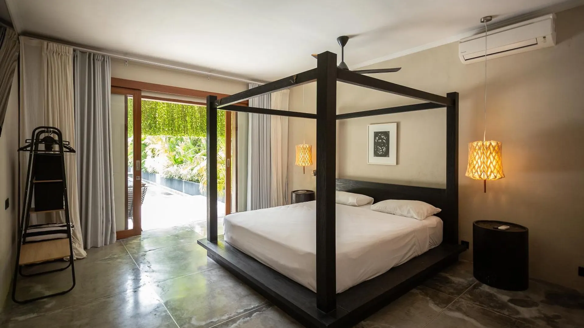 Villa Ilo Umalas Spacious 3-Bedroom Oasis With Huge Pool & Garden Seminyak 0*,