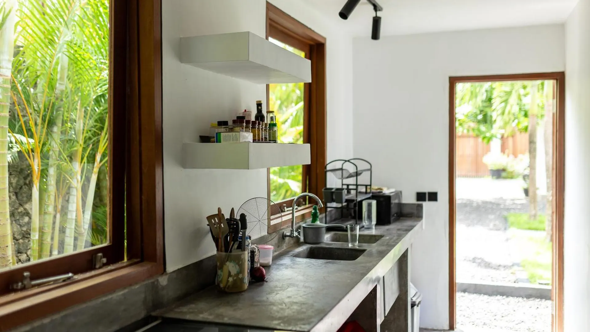 Villa Ilo Umalas Spacious 3-Bedroom Oasis With Huge Pool & Garden Seminyak Indonésia