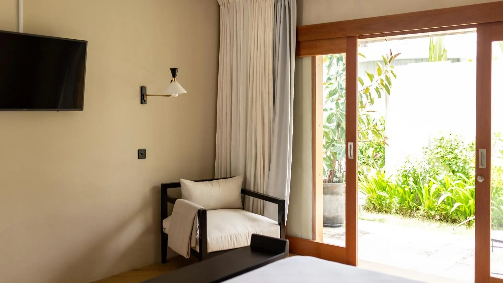 Villa Ilo Umalas Spacious 3-Bedroom Oasis With Huge Pool & Garden Seminyak  0*, Seminyak (Bali)