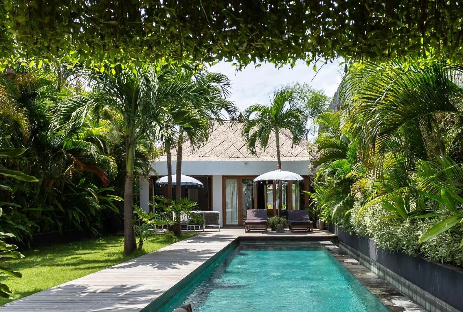 Villa Ilo Umalas Spacious 3-Bedroom Oasis With Huge Pool & Garden Seminyak  0*, Seminyak (Bali) Indonesia